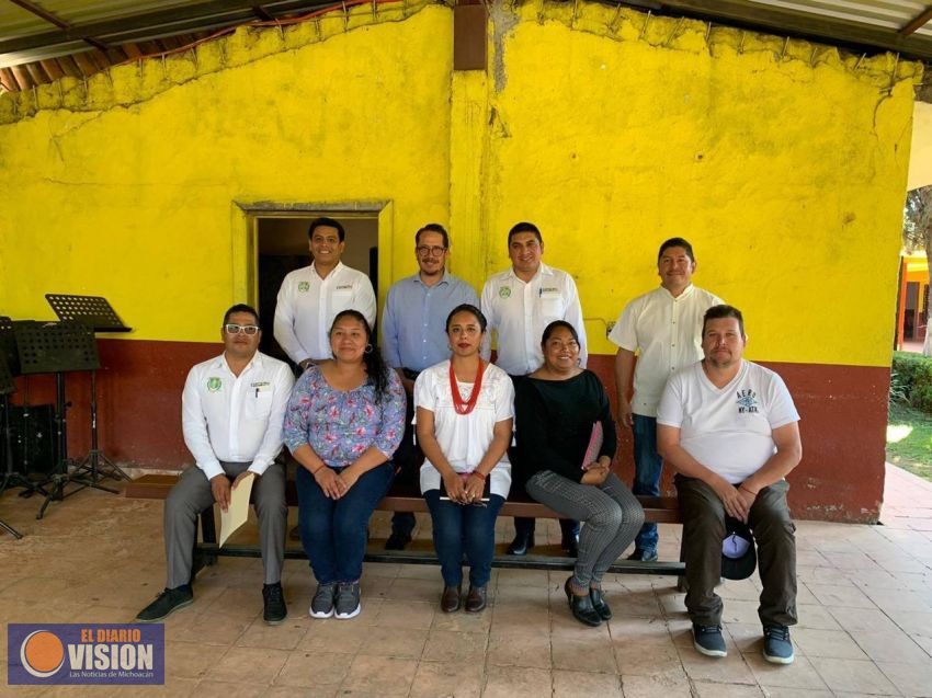 Visita Claudio Méndez los centros de capacitación musical y el cultural de Tingambato