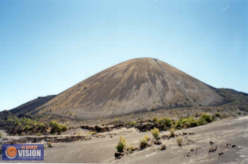 UMSNH participa en los festejos del 77 Aniversario del nacimiento del volcán Paricutín 