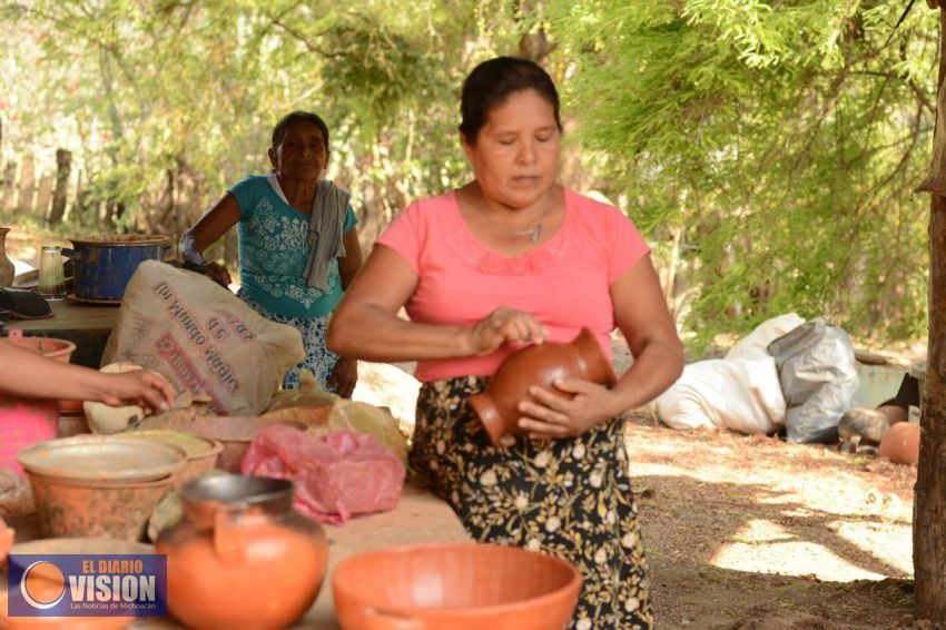 Con videos, expone el IAM la riqueza del trabajo artesanal michoacano