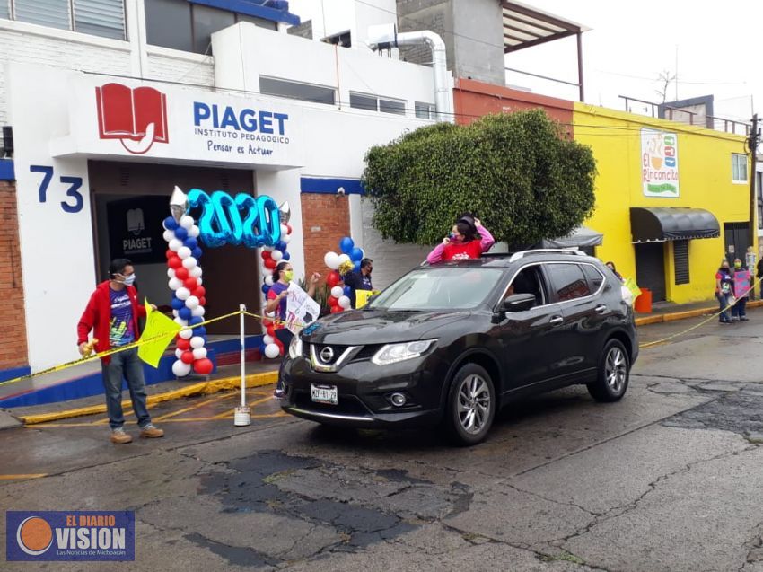 Instituto PIAGET, clausura ciclo escolar 2020, con caravana semi presencial 