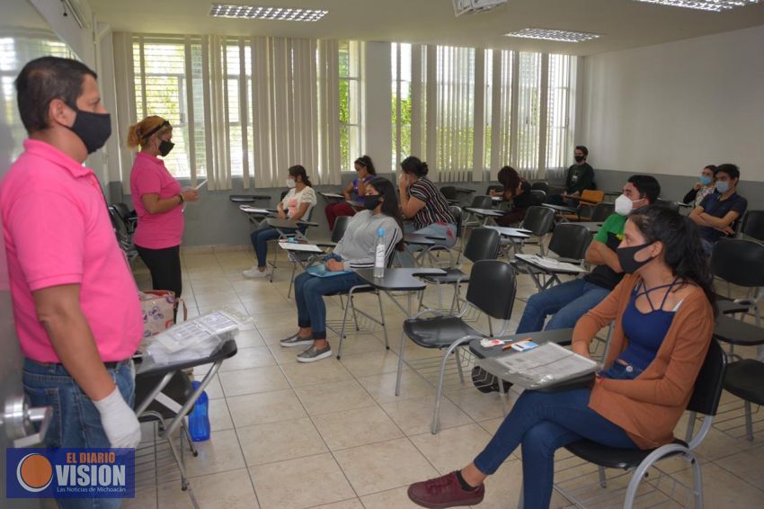 Aspirantes de 30 entidades federativas realizan examen de admisión a la UMSNH 