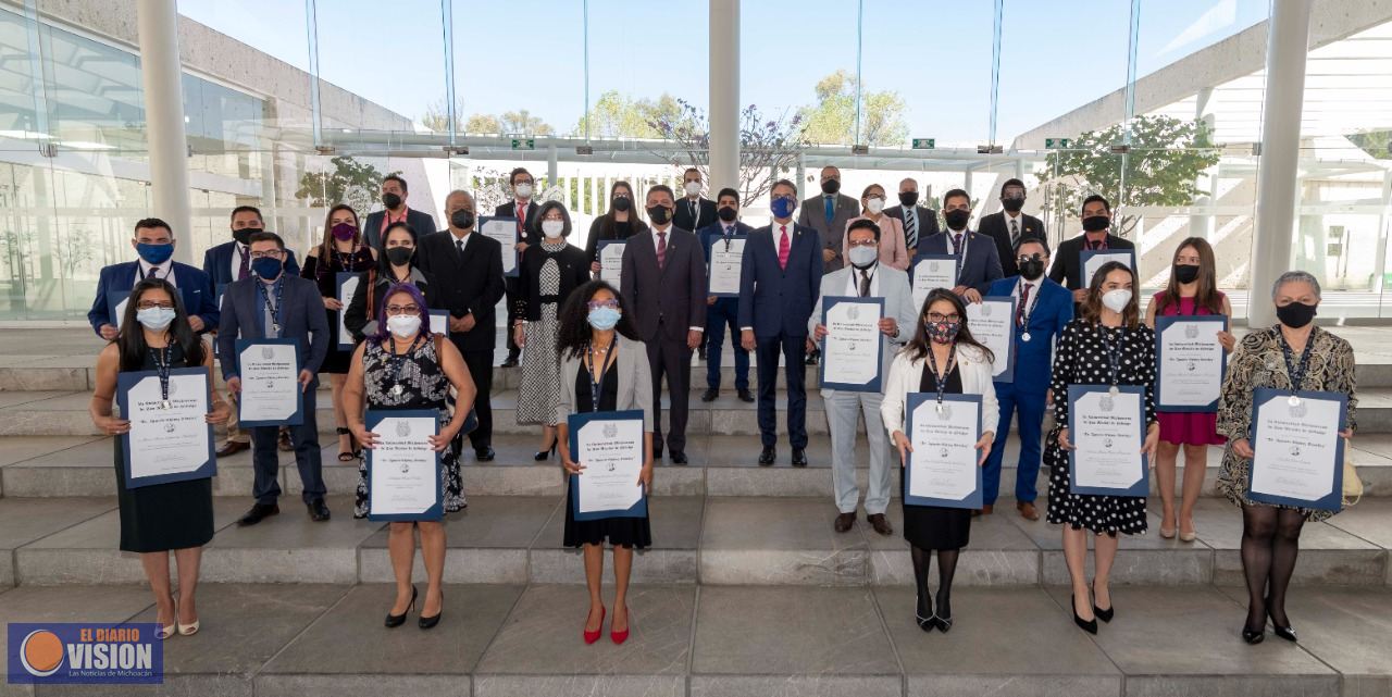 UMSNH entrega medalla “Dr. Ignacio Chávez” a estudiantes de posgrado destacados 