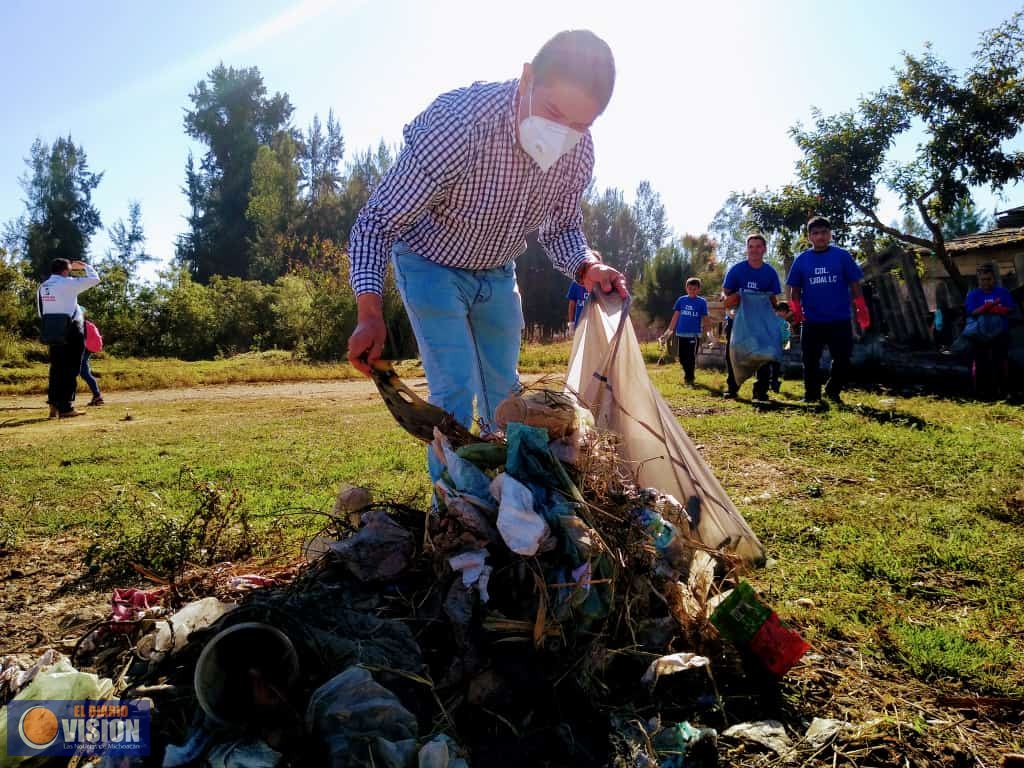 Paco Cedillo participa en el rescate del Parque Urbano Ecológico de Uruapan