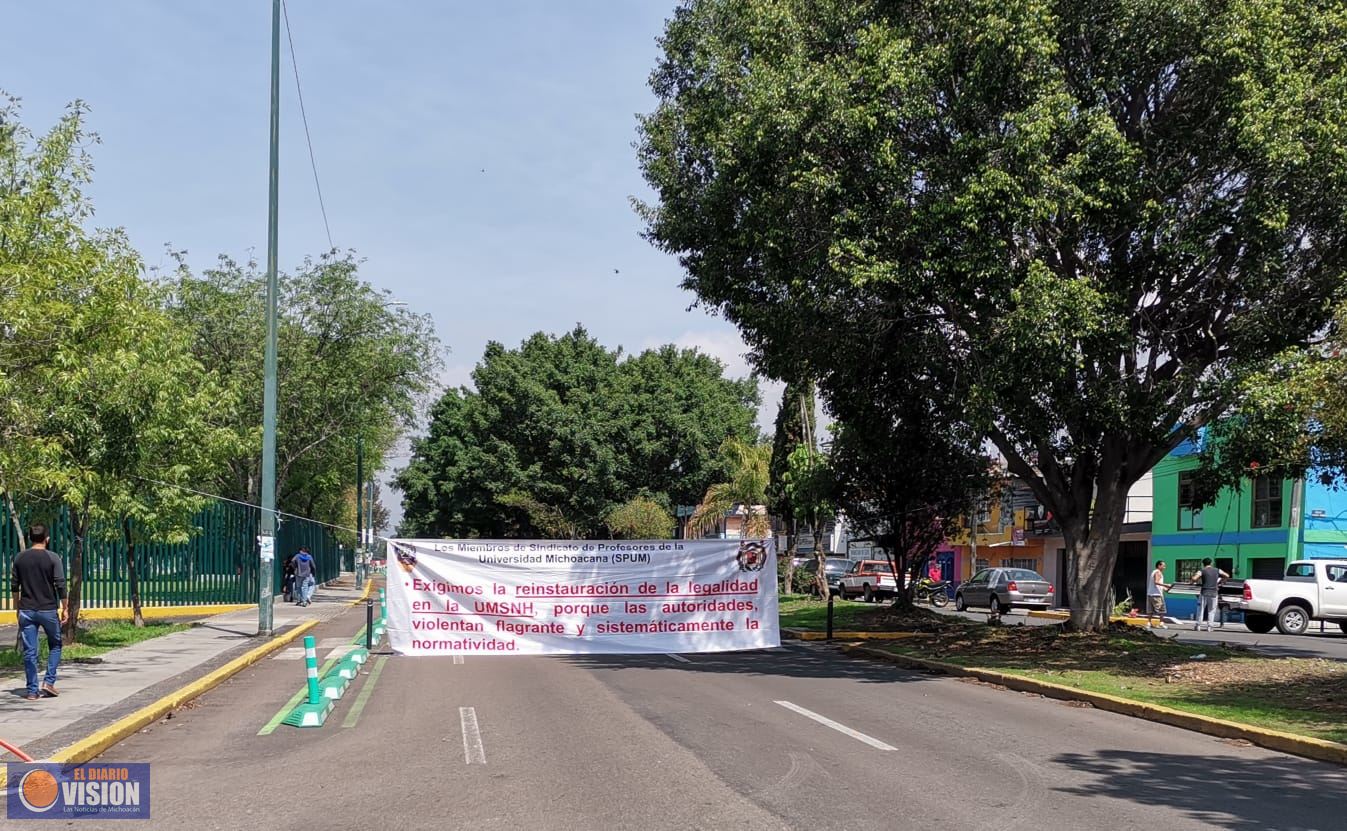 Profesores, bloquean avenida Francisco J. Múgica 