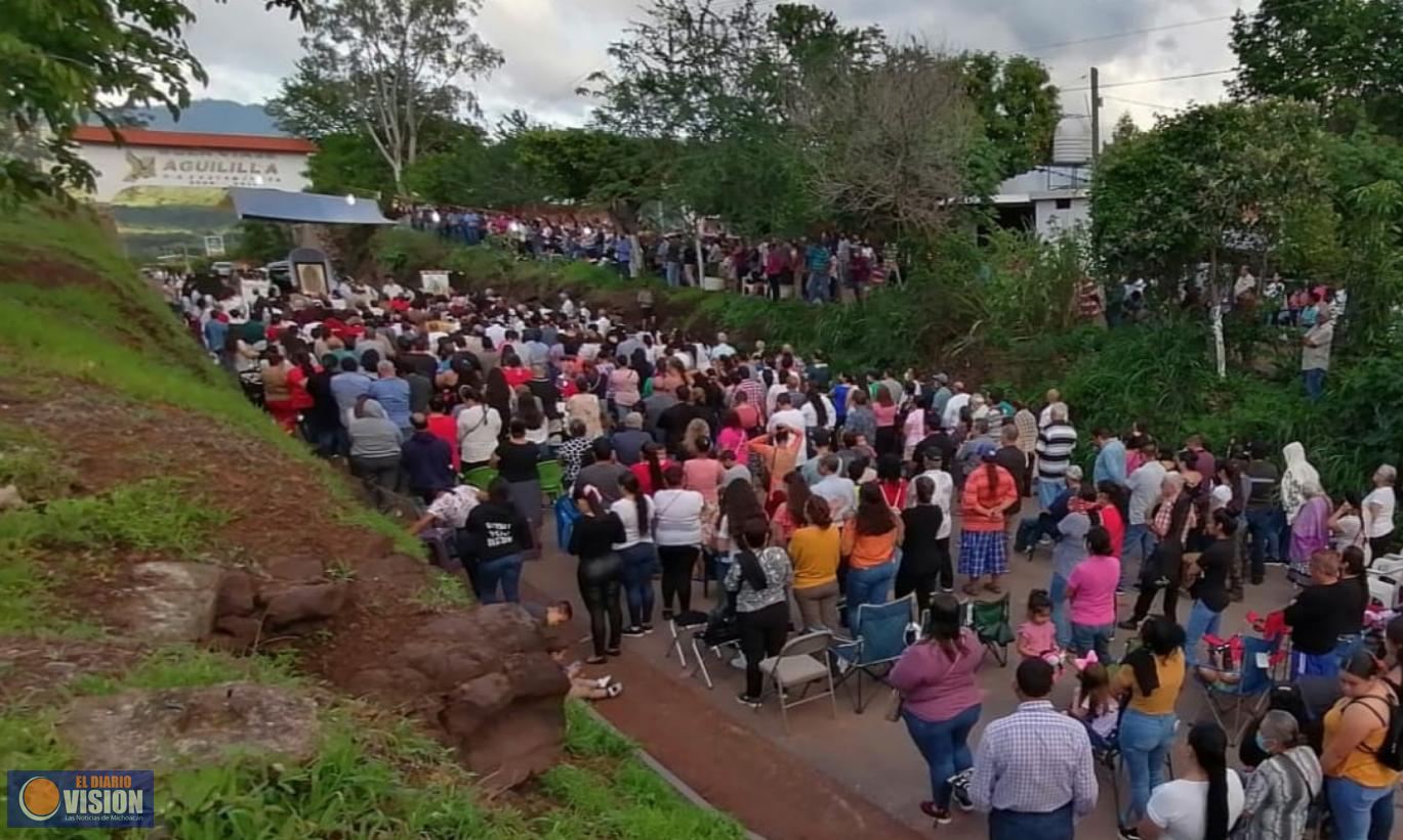 En Aguililla realizan misa por la paz 