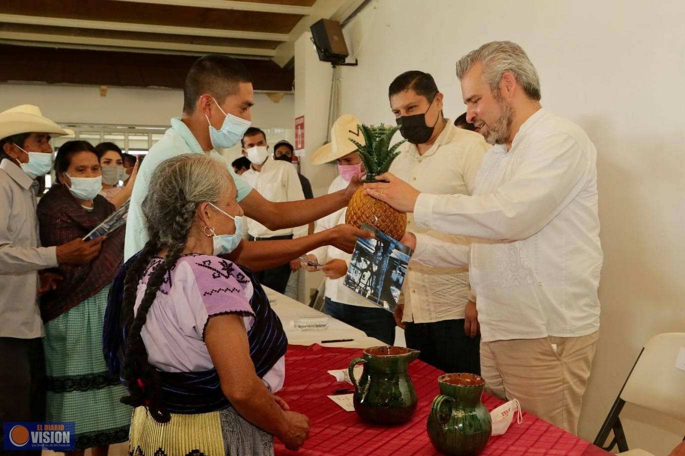 *Bedolla llama al sector artesanal a trabajar para reposicionar las marcas colectivas