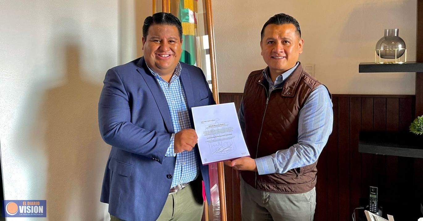 Entrega Carlos Torres Piña nombramiento a Juan Pablo Puebla como subsecretario de Asuntos Laborales