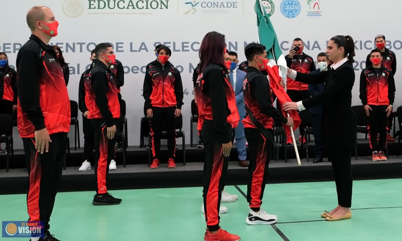 Ana Gabriela Guevara abandera a la selección nacional de kickboxing 