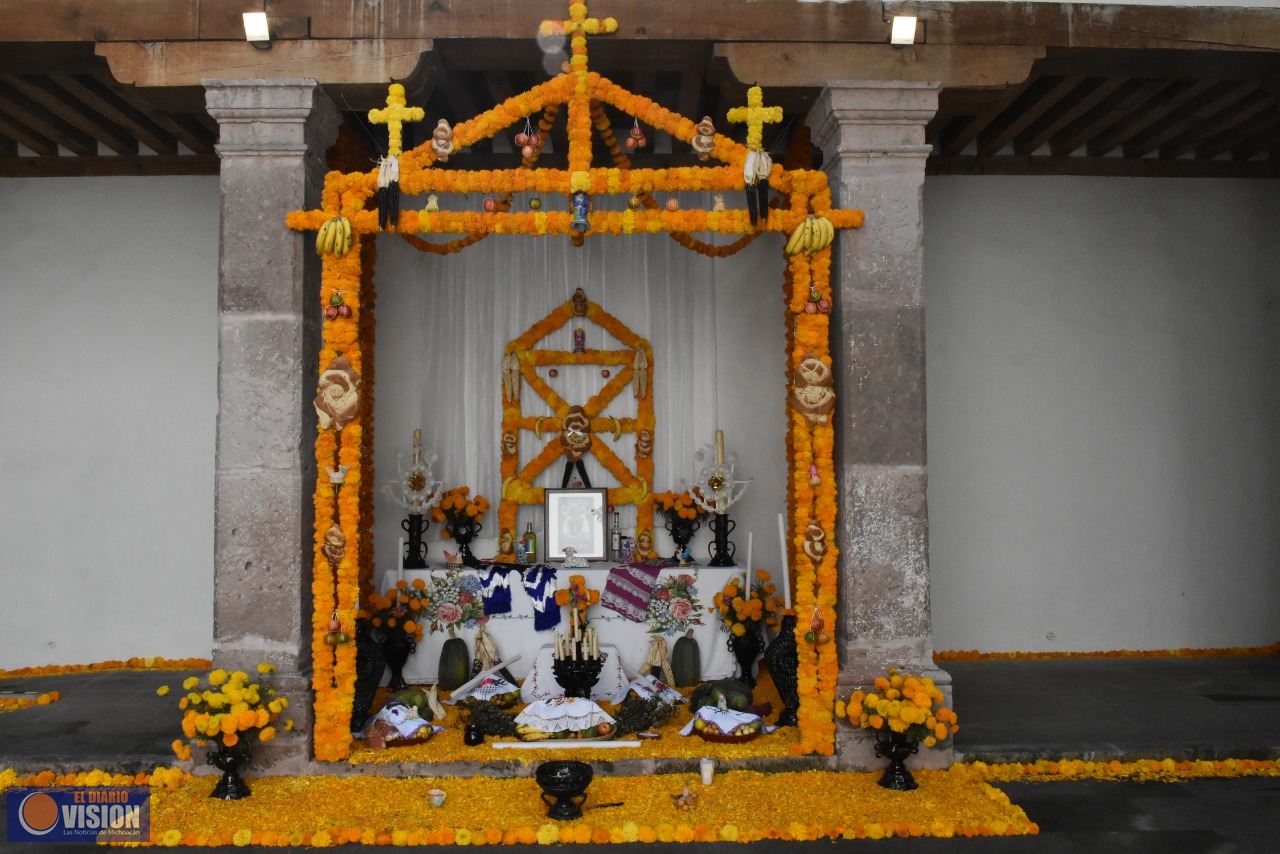 Intalan ofrendas en honor a mujeres michoacanas promotoras del arte y tradiciones del estado