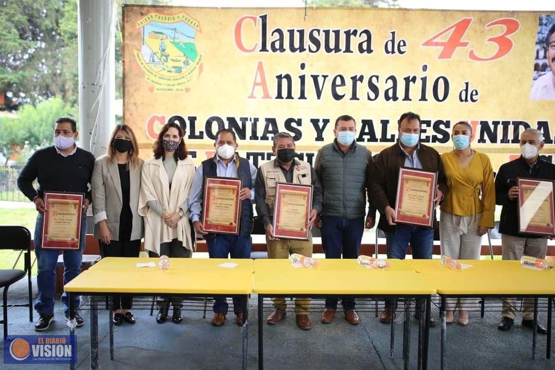 Macarena Chávez Flores, asistió al 43 aniversario de “Colonias y Calles Unidas de Pátzcuaro”.