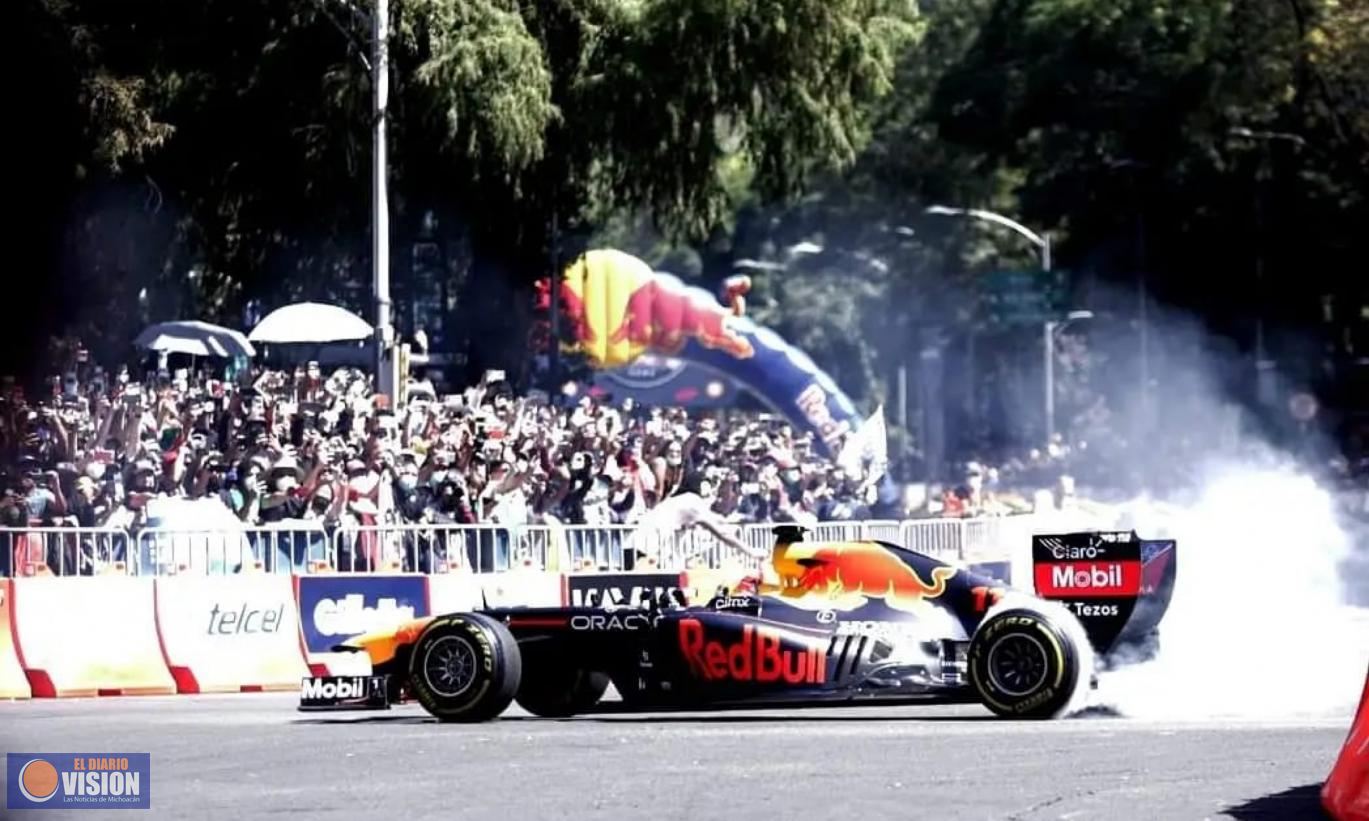 ‘Checo’ Pérez reunió a más de 100 mil aficionados durante el Red Bull Show Run CDMX 2021