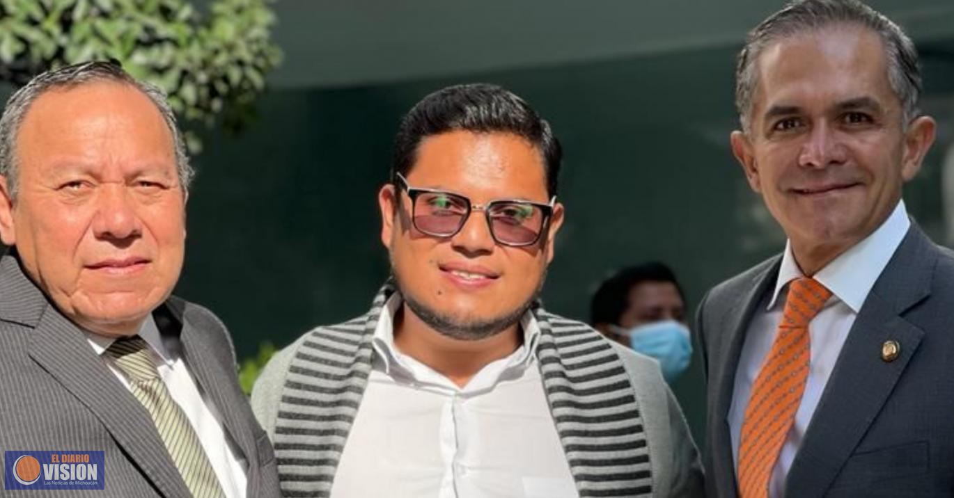 Jóvenes perredistas de Michoacán, participan en Parlamento Juvenil del Senado de la República 