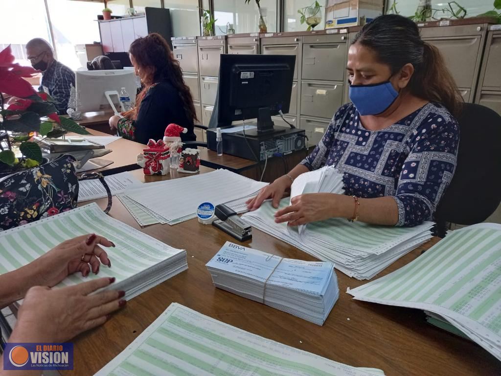 SEE cumple compromiso y comienza a pagar aguinaldos con cheque