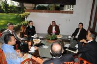 3.Leonel Godoy sostiene desayuno con diputados de Accion Nac