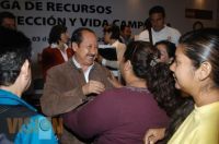 2.Entrega el Gobernador Leonel Godoy fondo vida campesina