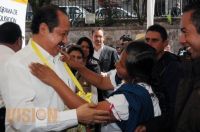 1.El Gobernador Leonel Godoy entrega instrumentos musicales