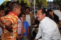 2.El Gobernador Leonel Godoy entrega instrumentos musicales