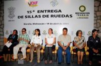 Entrega DIF Michoacan apoyos a discapacitados