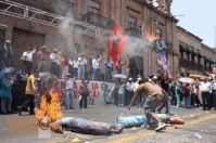 Queman imagenes de Gordillo y Televisa