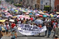 Marcha masiva contra el Examen Universal