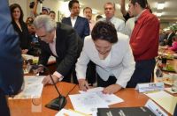 Durante la firma de la constancia 