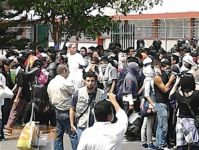 Desalojo de estudiantes de la Facultad de Medicina