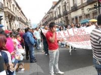 Normalistas realizan mega marcha 