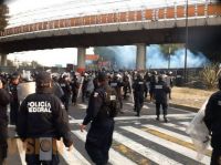 7:30 estalla la violencia en las afueras del recinto legislativo