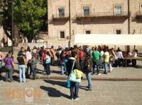 Carpa de información en la Plaza Benito Juárez