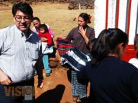 Entrega Eligio Cuitláhuac cobijas 