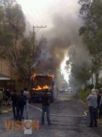 Incendian autobus en la salida mil cumbres