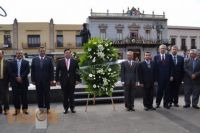 Ofrenda floral en Plaza Melchor Ocampo