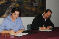 3.FIRMA LEONEL GODOY CONVENIO CON LA UMSNH 