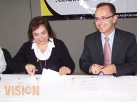 Celebran convenio de servicio social Sepsol y la UIJ