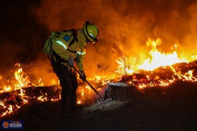 Brigadistas realizan segunda fase de quemas controladas en el Cerro de la Cruz