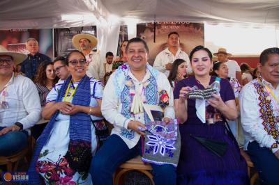 Uruapan se llena de color e identidad con el Tianguis Artesanal de Domingo de Ramos