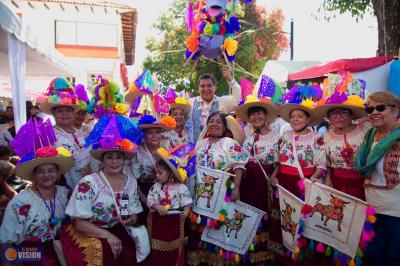 Inicia Tianguis Artesanal de Domingo de Ramos en Uruapan