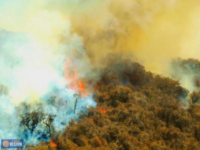 Inician sobrevuelo de dron para atender incendio en el cerro del Quinceo