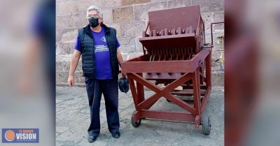 Presentan réplica de matraca gigante, en Catedral de Morelia