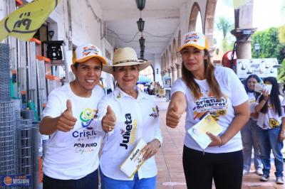 Julieta Gallardo recorre Penjamillo, la población le manifiesta su respaldo