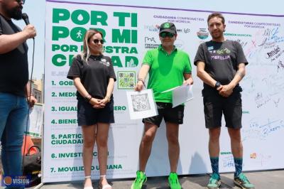 Firma Ernesto Núñez acuerdo para el uso de la bicicleta como medio de transporte