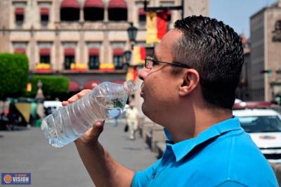 Conoce estas claves de la SSM para mantenerte hidratado durante la onda de calor