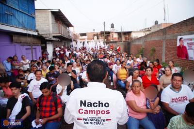 Desarrollar más obras en colonias, compromete Nacho Campos