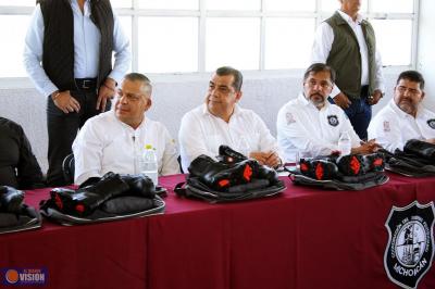 Entregan uniformes y equipo táctico a elementos de seguridad y custodia