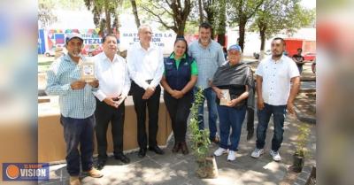 Ayuntamiento de Pátzcuaro, entrega árboles frutales a 300 familias