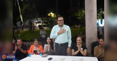 El Presidente de Turicato, Juvenal Núñez, asiste a graduaciones 