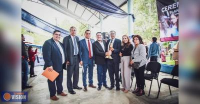 Jesús Espinoza,  Alcalde de San Juan, preside Graduación de Bachilleres