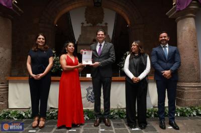 Reconoce Alfonso Martínez a la boxeadora Sol Vargas