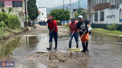 Ayuntamiento de Morelia realiza limpieza en colonia afectada por las inundaciones