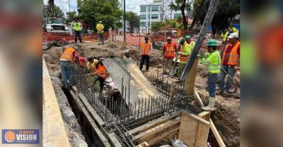 SCOP rehabilita colector  en avenida Camelinas de Morelia